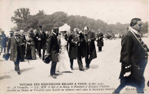 Voyage des souverains belges à Paris (juillet 1910) - A Versailles. LL. MM le Roi et la Reine, le Président et Madame Fallières arrivent au Palais de Versailles pour assister au déjeuner servi dans la Galerie des Batailles. N.D.Phot.