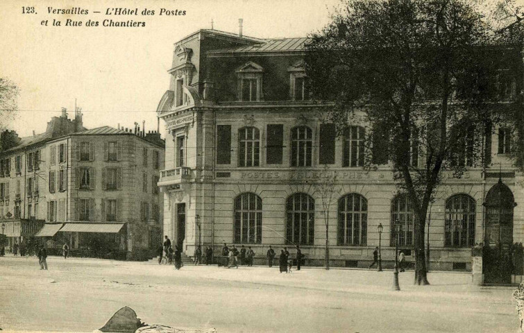 Versailles - L'Hôtel des Postes et la rue des Chantiers. Impr. Édia, Versailles