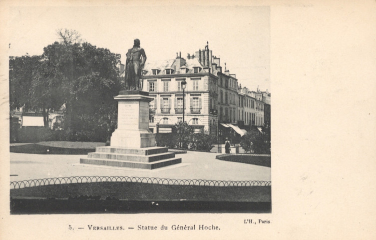 Versailles - Statue du Général Hoche. L'H., Paris