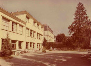Versailles - École maternelle. Rue Baillet Reviron.