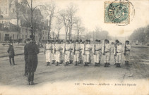 Versailles - Artillerie - Arme sur l'épaule. A. Bourdier, impr.-édit., Versailles
