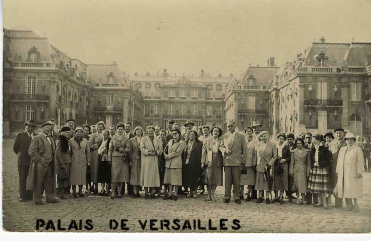 Palais de Versailles (avec un groupe de visiteurs).