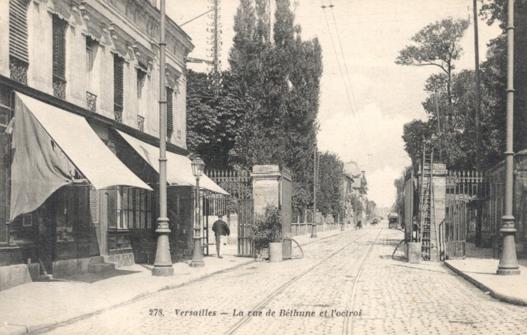 Versailles - La rue de Béthune et l'octroi. Héliotypie A. Bourdier, Versailles
