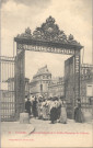 Versailles - Entrée principale de la Grille d' honneur du Château. P. Helmlinger et Cie, Nancy