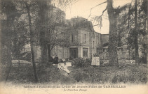 Maison d'éducation du Lycée de Jeunes Filles de Versailles - Le Pavillon Rouge. E. Vallois, photo.-édit., 99 rue de Rennes, Versailles
