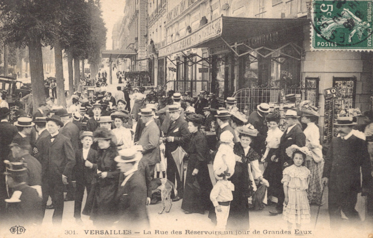 Versailles - La rue des Réservoirs un jour de Grandes Eaux, E.L.D.