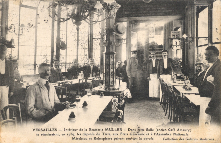 Versailles - Intérieur de la Brasserie Muller - Dans cette Salle (ancien café Amaury) se réunissaient, en 1789, les députés du Tiers, aux États Généraux et à l'Assemblée Nationale - Mirabeau et Robespierre y prirent souvent la parole. Collection des Galeries Modernes
