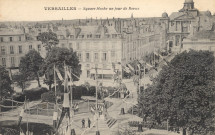 Versailles - Square Hoche un jour de Revue. Mme Moreau, édit., Paris
