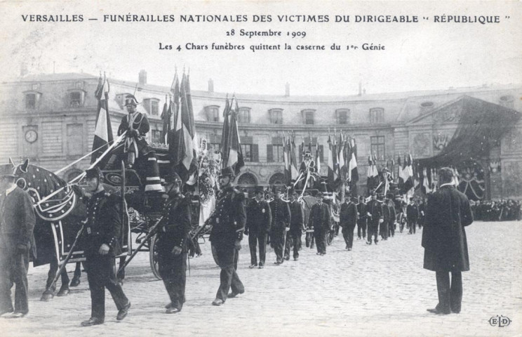 Versailles - Funérailles nationales des victimes du dirigeable "République" - 28 Septembre 1909 - Les 4 Chars funèbres quittent la caserne du 1er Génie. E.L.D.