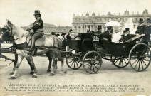 Réception de S. M. la Reine et du Prince Royal de Hollande à Versailles - La promenade dans le parc de Versailles pendant le jeu des Grandes Eaux. Dans le fond de la Daumont, S. M. la Reine Wilhelmine et M. le Président de la République (3 juin 1912).