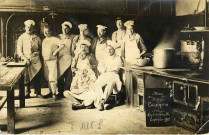[Cuisiniers de l'hôpital de Versailles, septembre 1915].