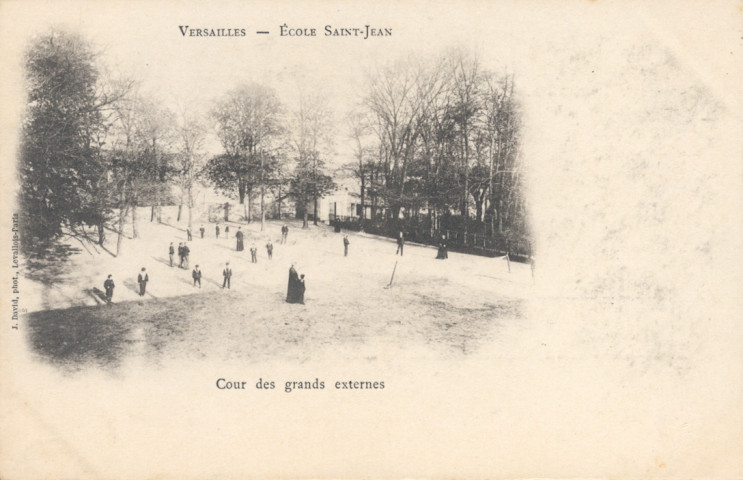 Versailles - École Saint-Jean - Cour des grands externes. J. David, phot., Levallois-Paris