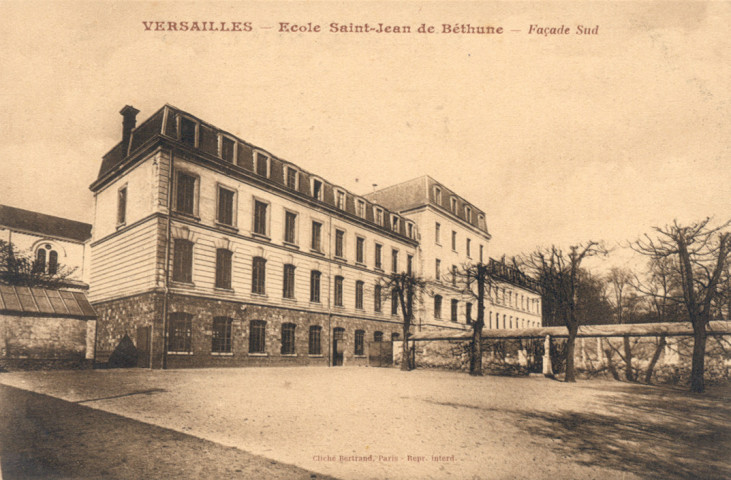 Versailles - École Saint-Jean de Béthune - Façade Sud. Cliché Bertrand, Paris