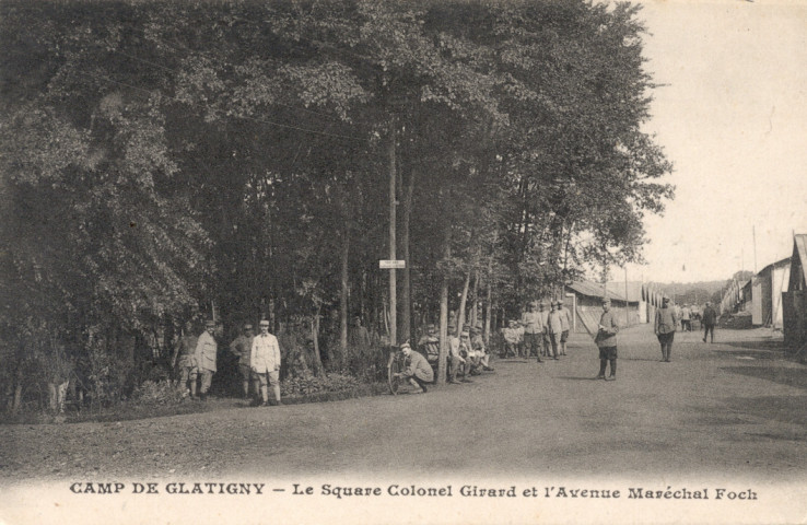 Camp de Glatigny - Le Square Colonel Girard et l'Avenue Maréchal Foch. Impr. Edia, Versailles