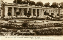 Versailles.- Le palais du Grand Trianon et les jardins.