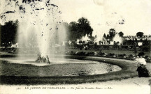 Le jardin de Versailles, un jour de Grandes Eaux.