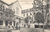 École Saint-Jean de Béthune, Versailles - La cour d'honneur. Héliotypie A. Bourdier, Versailles