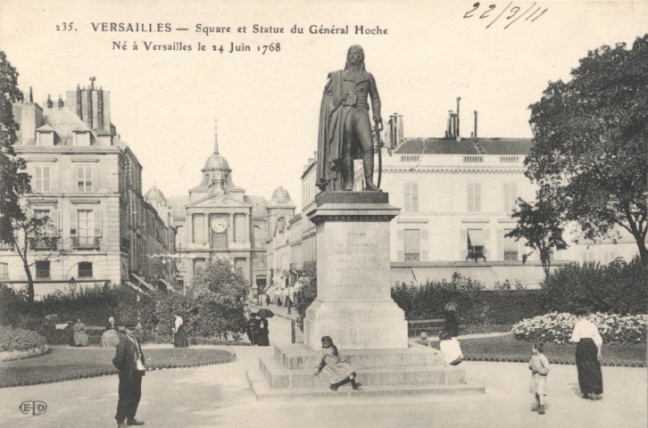 Versailles - Square et Statue du Général Hoche - Né à Versailles le 24 Juin 1768. E.L.D.