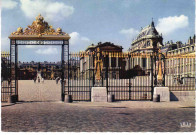 Versailles (S.-et O.). Le Palais. La Grille d'Honneur.The Palace. The Gate of Honor. Das Schloss. Das Ehrentor.11 bis rue Colbert, VersaillesEdit d'Art A.P.