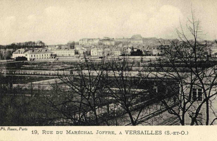 19, rue du Maréchal Joffre, à Versailles (S.-et-O.). Ph. Rosen, Paris