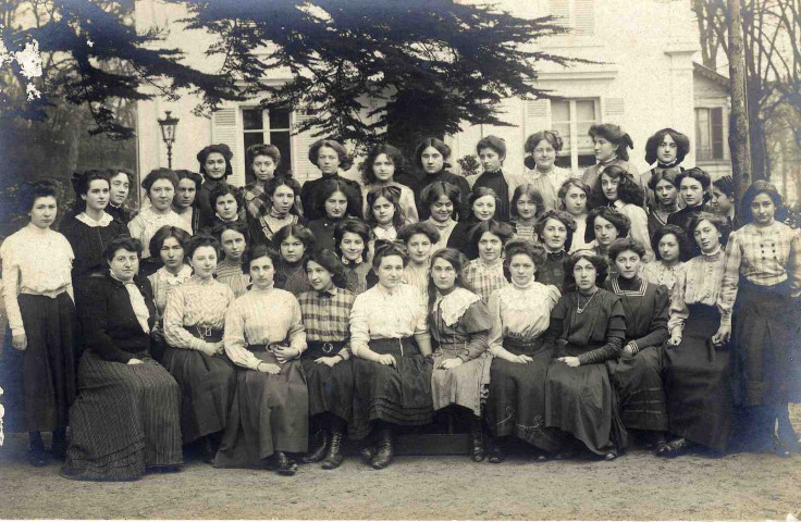 [Au dos : Lycée de jeunes filles].