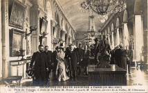 Réception du Roi de Norvège à Paris (29 mai 1907) - Visite des Trianons, à droite de la Reine M. Briand, à gauche M. Fallières, derrière M. de Nolhac, M. Clémenceau. ND Photo