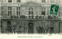 Hôpital militaire de Versailles - Cour intérieure. E.M. Héliotypie A. Bourdier, Versailles