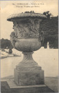 Versailles - Parterre du Nord. Vase aux trophées (par Bertin). E.L.D.