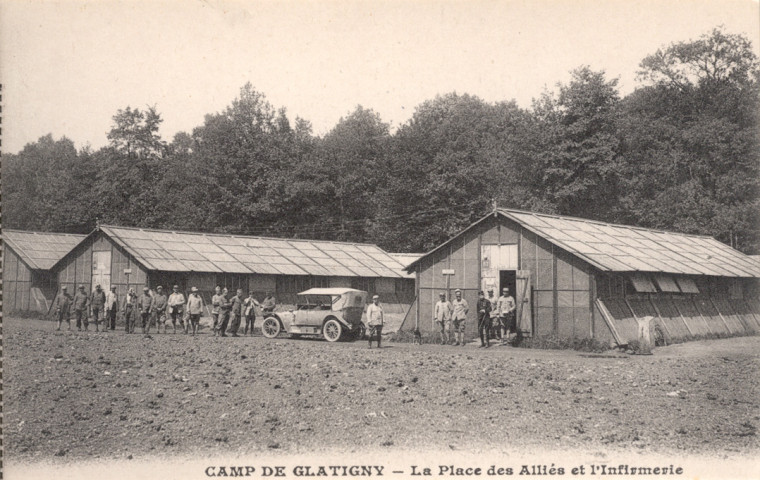 Camp de Glatigny - La place des Alliés et l'infirmerie. Impr. Edia, Paris-Versailles