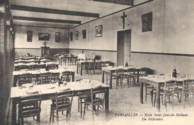 Versailles - École Saint-Jean-de-Béthune - Un Réfectoire. J. David et E. Vallois, phot.-édit., 99 rue de Rennes - Paris
