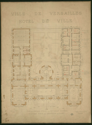 Hôtel de ville de Versailles. Premier étage du bâtiment central et deuxième étage des bâtiments en ailes.