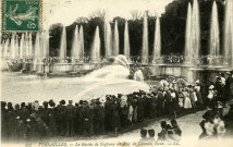 Versailles.- Le bassin de Neptune un Jour de Grandes Eaux.