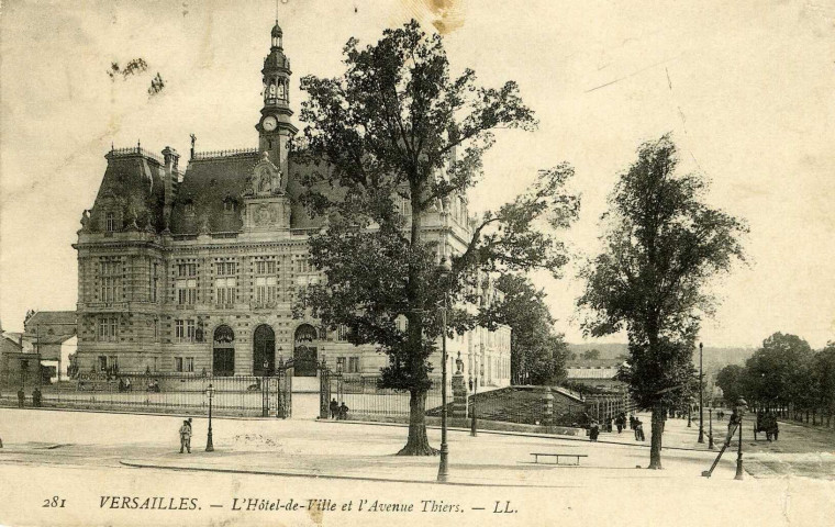 Versailles - L'Hôtel de ville et l'avenue Thiers. L.L.