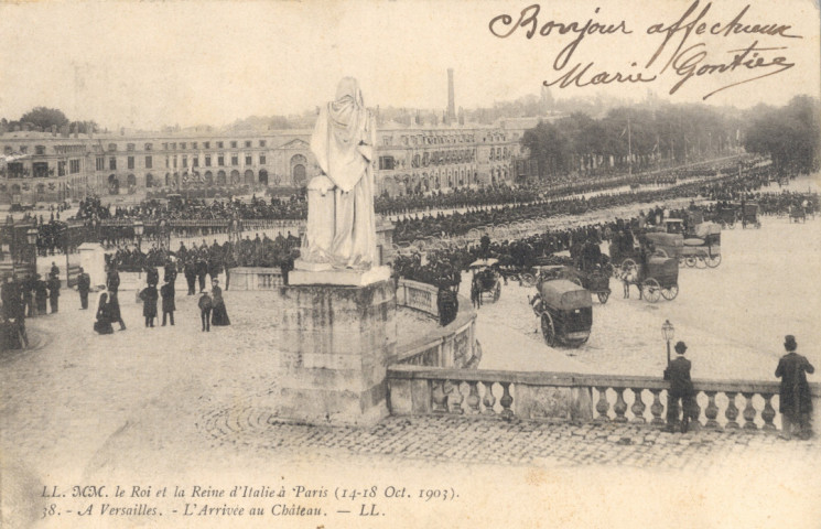 LL. MM. le Roi et la Reine d'Italie (14-18 Oct.1903) à Paris - À Versailles - L'arrivée au château. L'Imprimerie nouvelle photographique, Paris