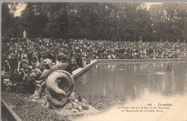 Versailles. Le public devant le Bassin de Neptune un dimanche de Grandes Eaux. P.H. et Cie, Nancy