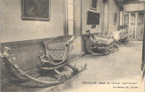 Versailles - Musée des Voitures - Les Traîneaux. Mme Moreau, édit., Versailles