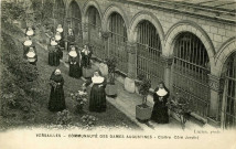 Versailles - Communauté des Dames Augustines - Cloître (côté jardin). Imp. E. Le Deley, Paris