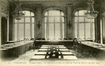 Versailles - Trianon Palace - Salle où a eu lieu la remise du Traité de Paix le 16 juin 1919. Mme Moreau édit., Versailles