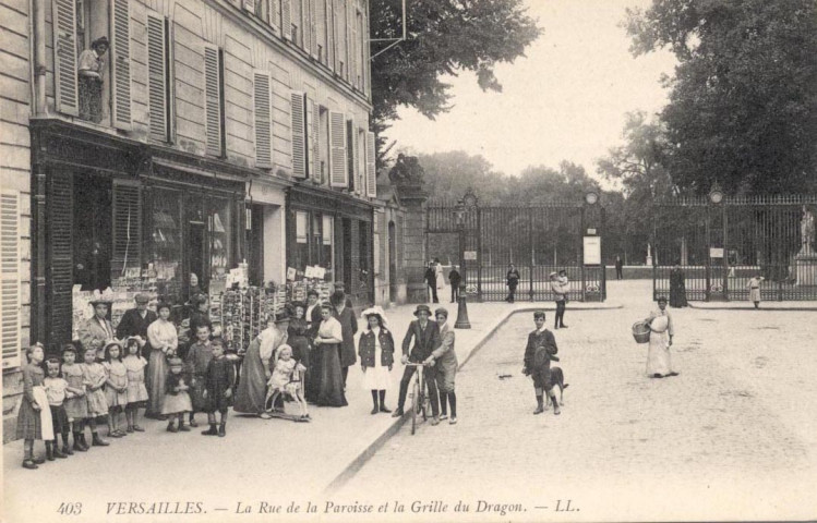 Versailles - La Rue de la Paroisse et la Grille du Dragon. L.L.