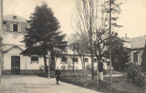 Versailles - École Normale d'Institutrices - Vue intérieure et Jardins.
