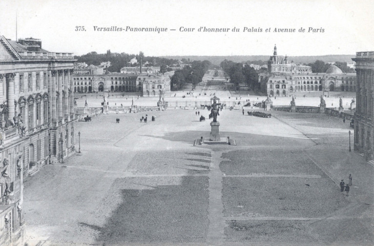 Versailles - Panoramique - Cour d'honneur du Palais et avenue de Paris. Héliotypie Bourdier et Faucheux, Versailles