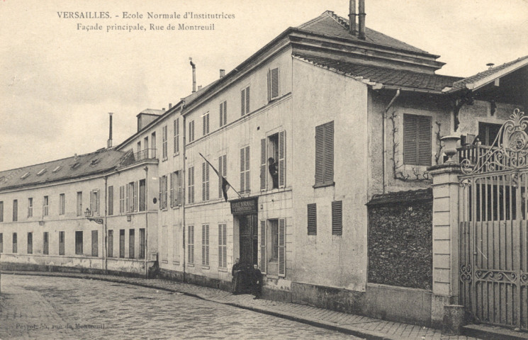 Versailles - École Normale d'Institutrices - Façade principale, rue de Montreuil.