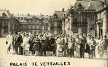 Palais de Versailles [avec un groupe de visiteurs]