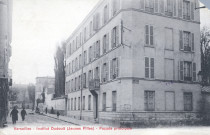 Versailles - Institut Dudouit (Jeunes Filles) - Façade principale. Simi-Bromure - A. Breger Frères, 9, Rue Thénard, Paris