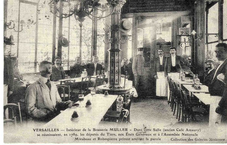 Versailles. Intérieur de la brasserie Muller. Dans cette salle (ancien café Amaury) se réunissaient, en 1789, les députés du Tiers, aux Etats Généraux et à l'Assemblé Nationale. Mirabeau et Robespierre prirent souvent la paroleCollection des Galeries Modernes
