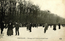 Versailles - Patinage sur la glace du Grand Canal. E.L.D.