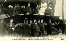 Les fêtes franco-hollandaises à Versailles - La reine Wilhelmine à la tribune pendant la revue du camp de Satory. E.L.D.