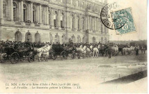 MM. le Roi et la Reine d'Italie à paris (14-18 oct. 1903). A Versailles. Les souverains quittent le château.ParisL'Imprimerie Nouvelle Photographique
