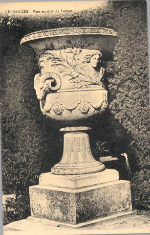 Versailles - Vase de Latone. Édition Cossé, 9 rue Colbert, Versailles