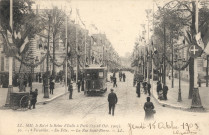 MM. le Roi et la Reine d'Italie à Paris (15-18 oct. 1903) - À Versailles - En fête - La Rue Saint-Pierre. L'Imprimerie nouvelle photographique, Paris